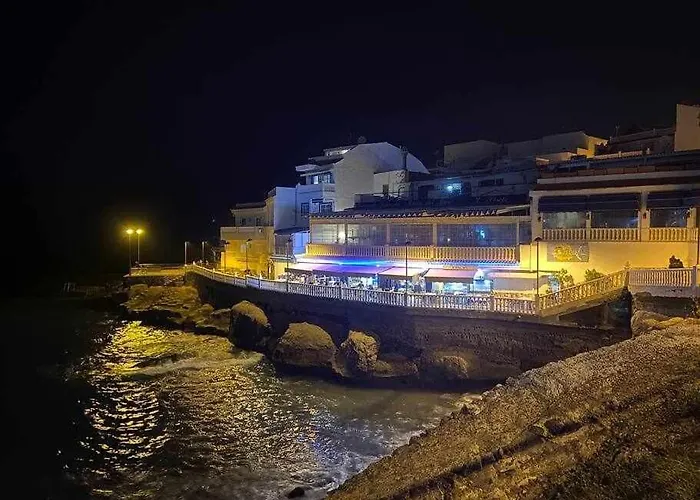 Atico Con Vistas Al Mar En El Centro De La Caleta *