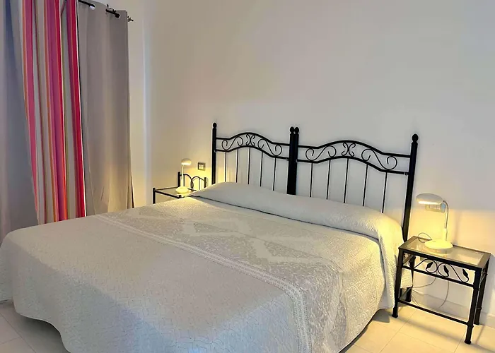 Atico Con Vistas Al Mar En El Centro De La Caleta Apartament *
